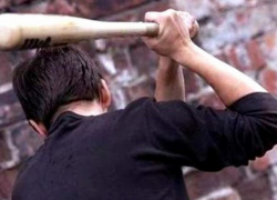 В Ипатово мужчина битой избил любовника своей жены