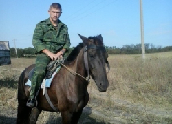 "Ты - наш главный защитник": подполковника Дмитрия Кудрявцева поздравляет с 23 февраля его семья 