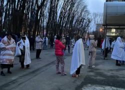 Всех пациентов краевой больницы в Ставрополе эвакуировали из-за звонков о минировании