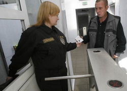 Женщина-охранник обезвредила неадекватного мужчину в детском саду в Ставрополе