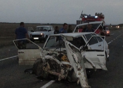 Пострадавших детей и их мать после ДТП извлекли из покорёженной машины на Ставрополье