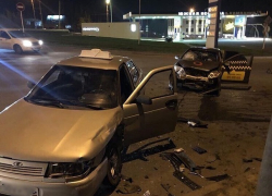 Два человека пострадали в аварии с участием такси в Ставрополе