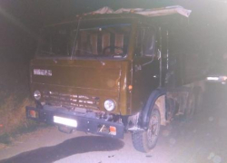 На Ставрополье трое парней угнали «КАМАЗ»