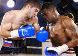 Боксер-профессионал из Пятигорска уверенно разобрался с чернокожим бойцом из Танзании 