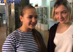 "Дети несут только проблемы своим мамам", - две школьницы поздравили матерей с их праздником 