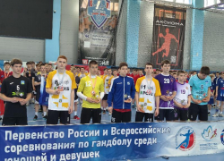 Снова серебро: юные ставропольские гандболисты стали призерами национального первенства в Астрахани