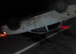 На Ставрополье водитель "Лады" не заметил знак и перевернулся