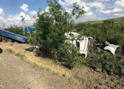 Водители грузовиков оказались в реанимации после столкновения около Ставрополя