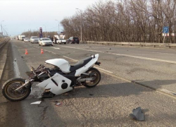 Мотоцикл и легковушка столкнулись в Невинномысске