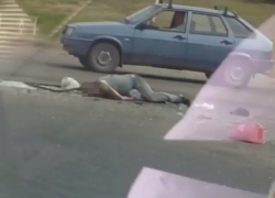 Шокирующие кадры первых минут после смертельной аварии маршрутки и мусоровоза на Ставрополье попали в сеть