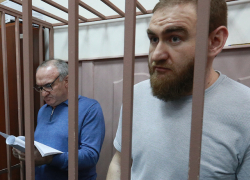 Мать и сестра экс-сенатора Арашукова, покинувшие Россию, объявлены в розыск