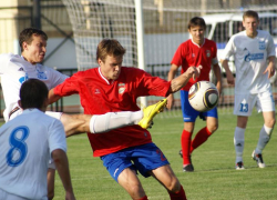 «Аграрии» сильнее «заводчан»: битва лидеров закончилась победой чемпиона Ставрополья по футболу