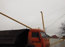 КамАЗ въехал в газовую трубу в Кисловодске