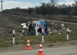 Мороженщик столкнулся с поездом на железной дороге в Ставропольском крае