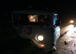 Водитель "БМВ" нарушил правила и врезался в скорую помощь на Ставрополье