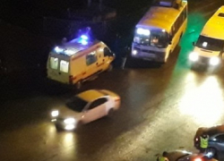 Один человек пострадал в ДТП с участием автобуса и "легковушки", - очевидцы 