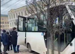 В Ставрополе из-за столкновения легковушки и маршрутки пострадал один человек