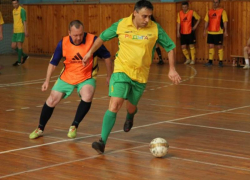 Двойное троевластие: в ветеранском чемпионате Ставрополья по мини-футболу наступает «жара»