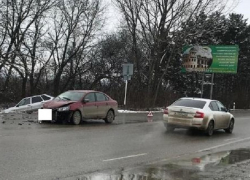 12-летнюю девочку увезла «скорая» после ДТП с ВАЗом и иномаркой в Ессентуках