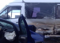 При столкновении иномарки с маршруткой погибли два человека на Ставрополье