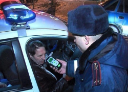 Пьяный водитель «легковушки», убегая от полицейских, протаранил ворота на Ставрополье