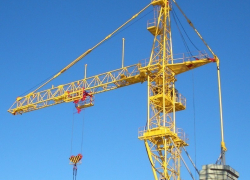 В Ставрополе мужчина выжил после падения с семиметровой высоты