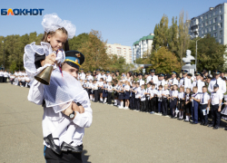 «Просто плевок в лицо»: ставропольцы поделились впечатлением от подарков администрации к 1 сентября 