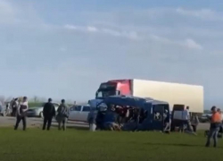 В страшной аварии на Ставрополье с грузовиком и автобусом погибло шестеро детей