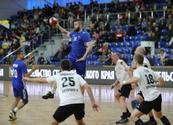 «Нам повезло, что мы играем в Ставрополе в начале сезона»: гандболисты «Виктора» уступили «Неве» 