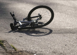 Водитель легковушки насмерть сбил велосипедиста и скрылся на Ставрополье