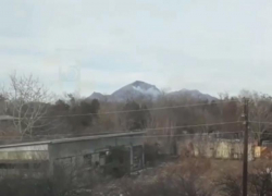 Десять сотрудников МЧС тушат возгорание на Бештау в Пятигорске