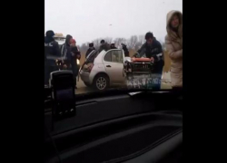 Столкновение легковушки и КамАЗа на въезде в Ставрополь попало на видео