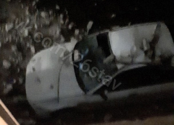 Груда кирпичей разбила машину из-за порыва ветра в Ставрополе 