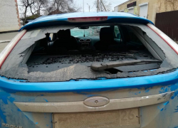 Гражданин разбил окна на автомобиле своего недруга на Ставрополье