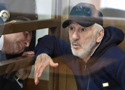 ОПГ и связь с Арашуковыми: рассказываем о деле экс-сенатора Вячеслава Дерева