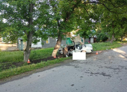 Водитель-лихач в Пятигорске погиб от столкновения с деревом