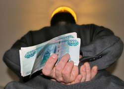 Полицейские задержали коллегу за попытку взятки