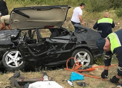 Черный БМВ раздавил летевшую на огромной скорости "четырнадцатую" под Ставрополем - три человека госпитализированы