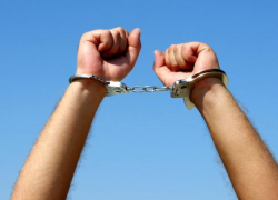 Нападавший на полицейского мужчина предстанет перед судом