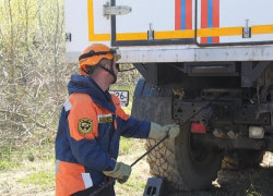 Иномарка на высокой скорости вылетела с дороги и угодила в канал на Ставрополье