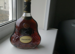 На Ставрополье трое мужчин разливали "Хеннесси"