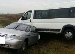 Пассажирская маршрутка протаранила ВАЗ-2112 на трассе под Ставрополем - пострадал ребенок