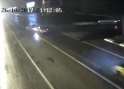  Незадачливый водитель слишком долго думал на повороте и спровоцировал  ДТП на КМВ