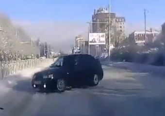 Неумелый водитель едва не устроил массовое ДТП на улице Лермонтова в Ставрополе 