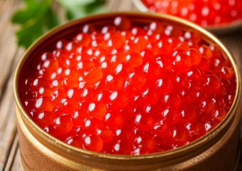 Аферистка из Ставрополья продала фальшивую красную икру пенсионерке за 3 тысячи рублей