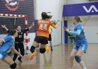 Два раза по плюс два: гандболистки «Ставрополья» одолели соперниц из Волгограда