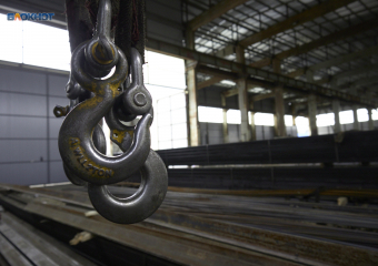 В Невинномысске рабочему на металлургическом заводе оторвало руку