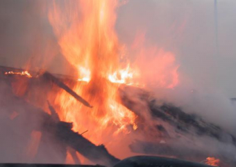 Крыша многоэтажного дома горела в Кисловодске