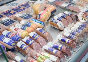 Колбасу с сюрпризом обнаружили на полках ставропольского магазина «Светофор» 