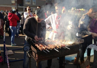 Ставропольские студенты за час пожарили и съели 100 кг шашлыка